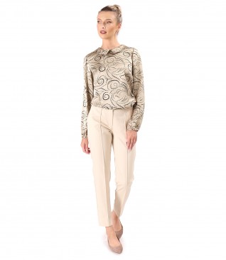 Tinuta eleganta cu bluza din viscoza satinata imprimata cu pantaloni pana